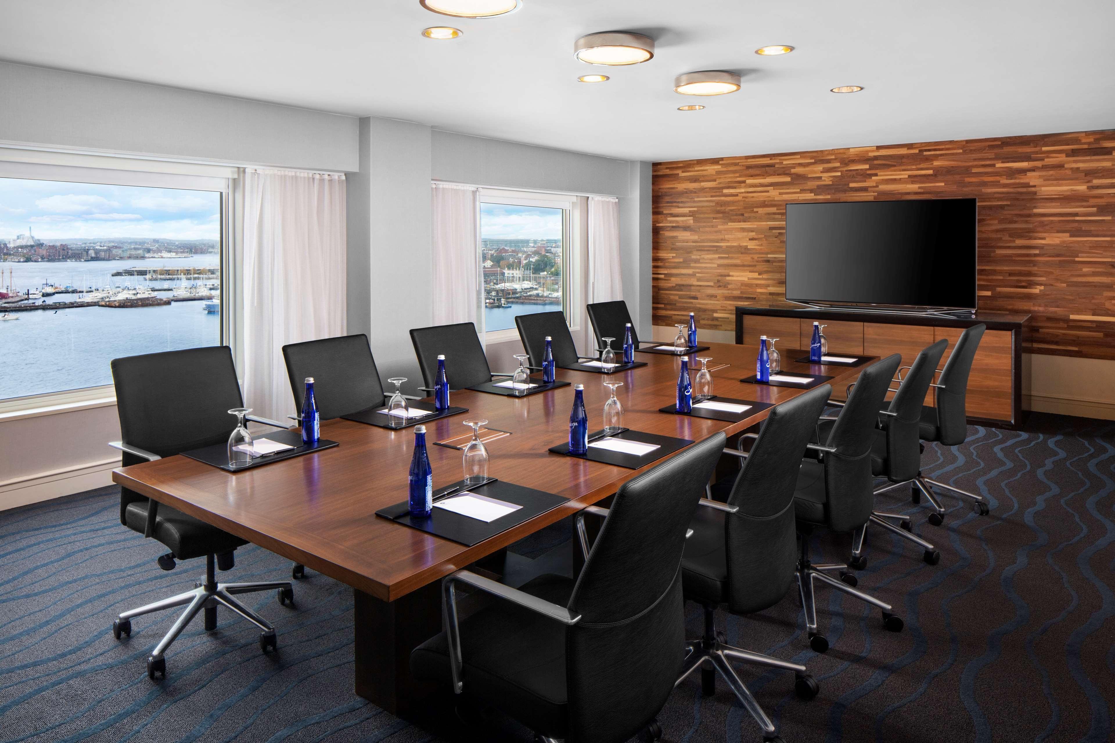 Hyatt Regency Harbor Hotel 4*