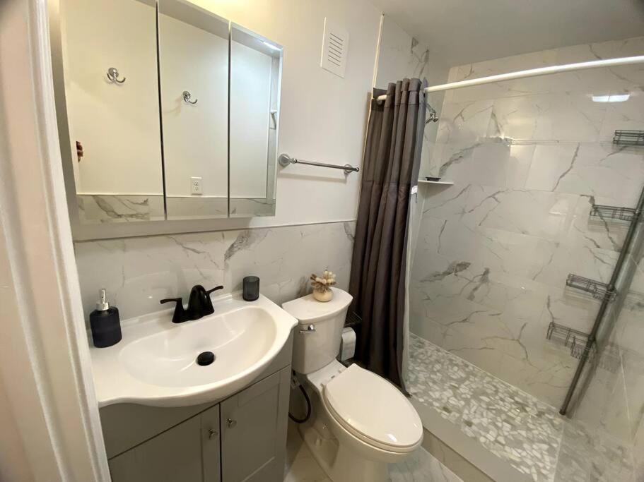 Apartment Cozy Getaway Apartment! Free Parking *