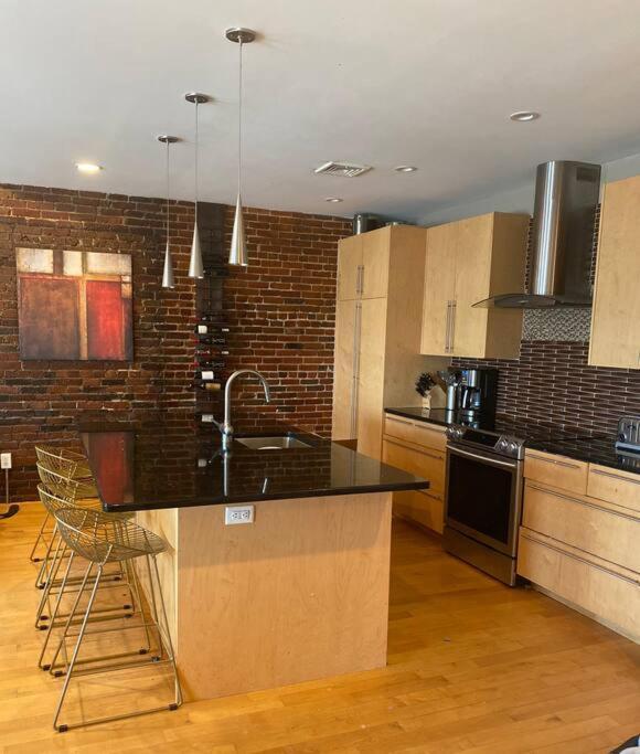 Apartment Harbor Views Modern North End Free Parking! Boston