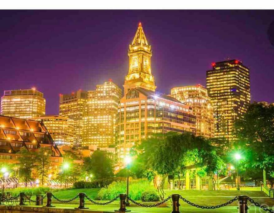 Harbor Views Modern North End Free Parking! Apartment *