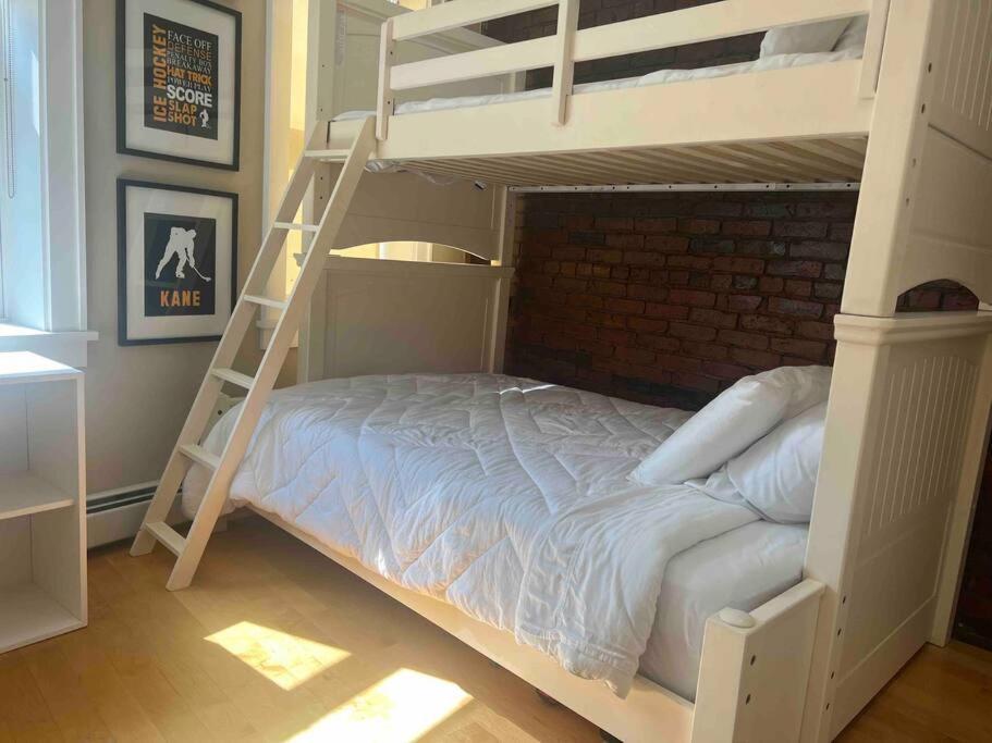 Apartment Harbor Views Modern North End Free Parking! *