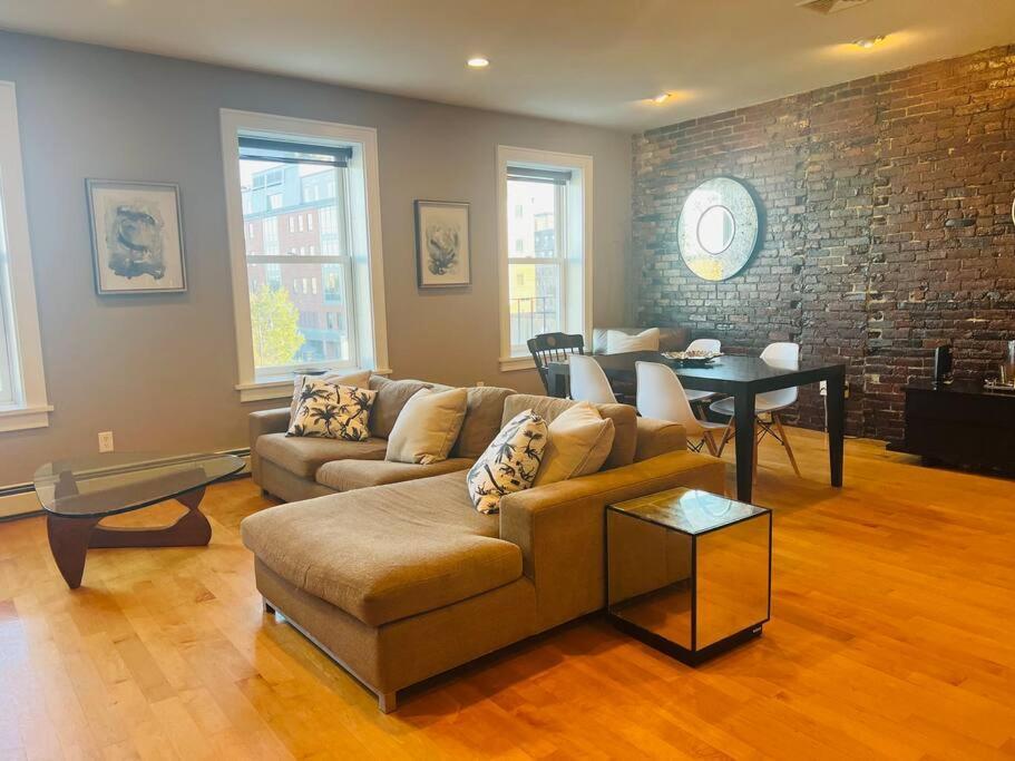Apartment Harbor Views Modern North End Free Parking! Boston