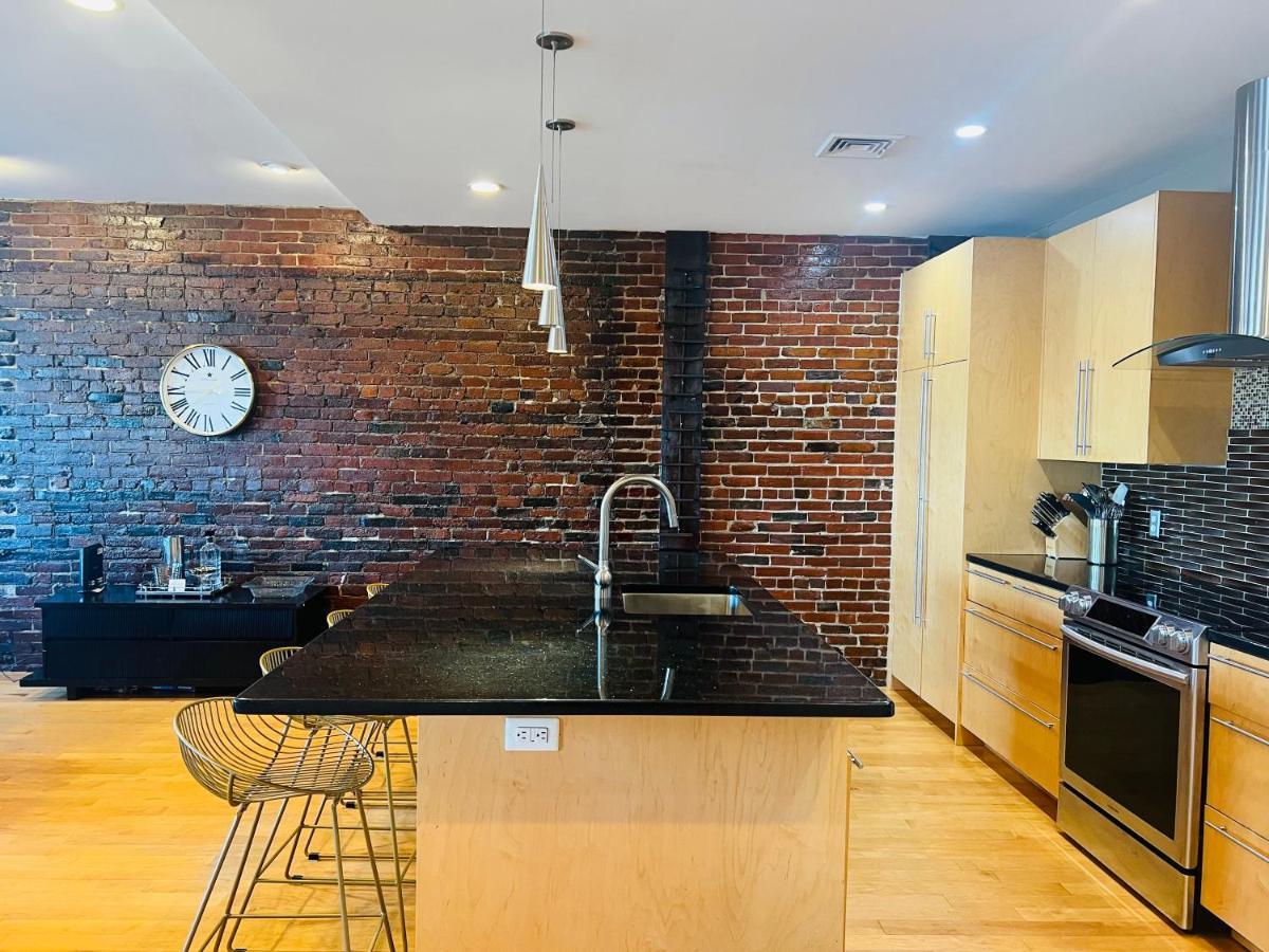 Harbor Views Modern North End Free Parking! Apartment