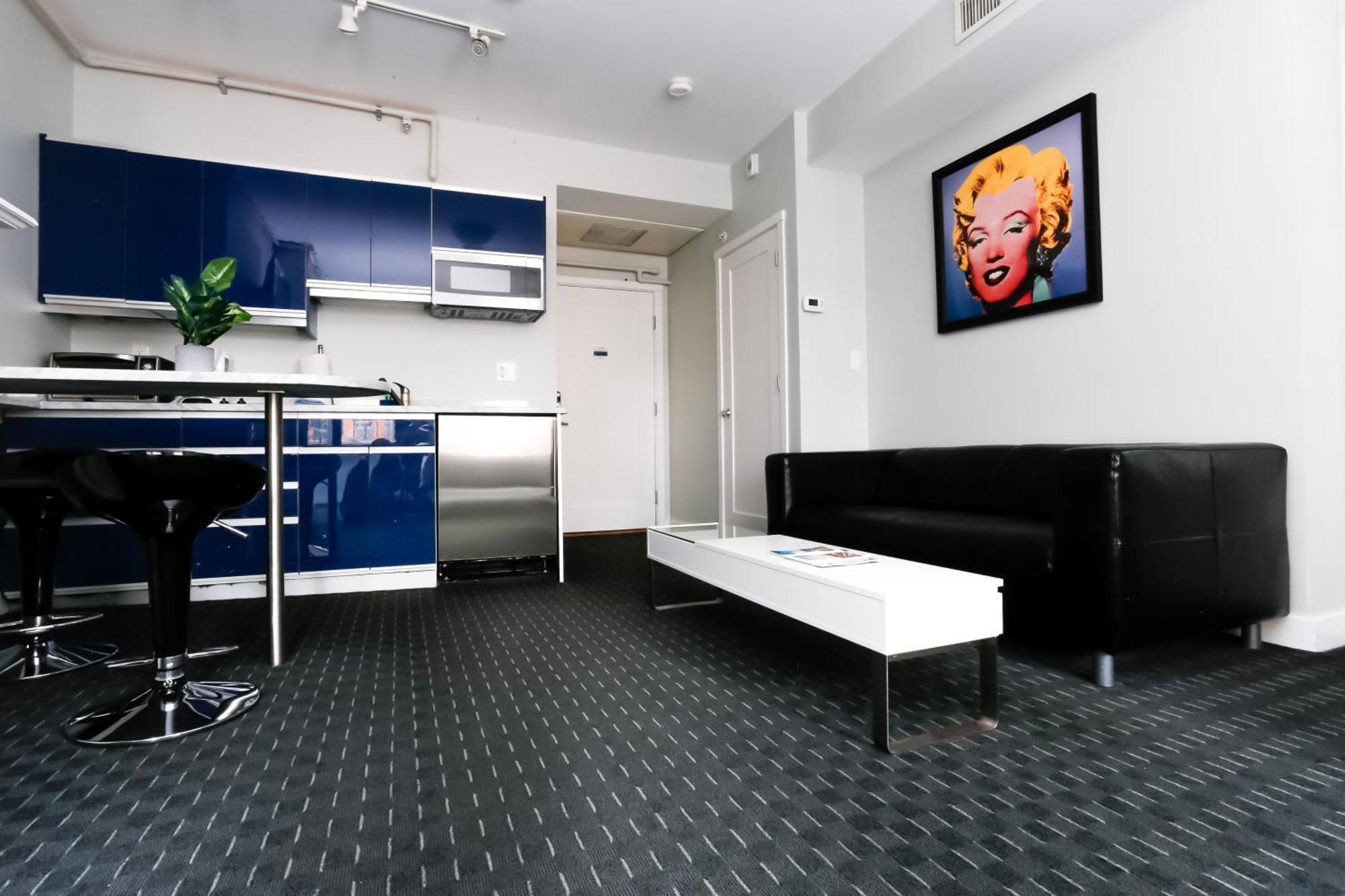 Charming On Boston's Iconic Newbury St. #8 Apartment *