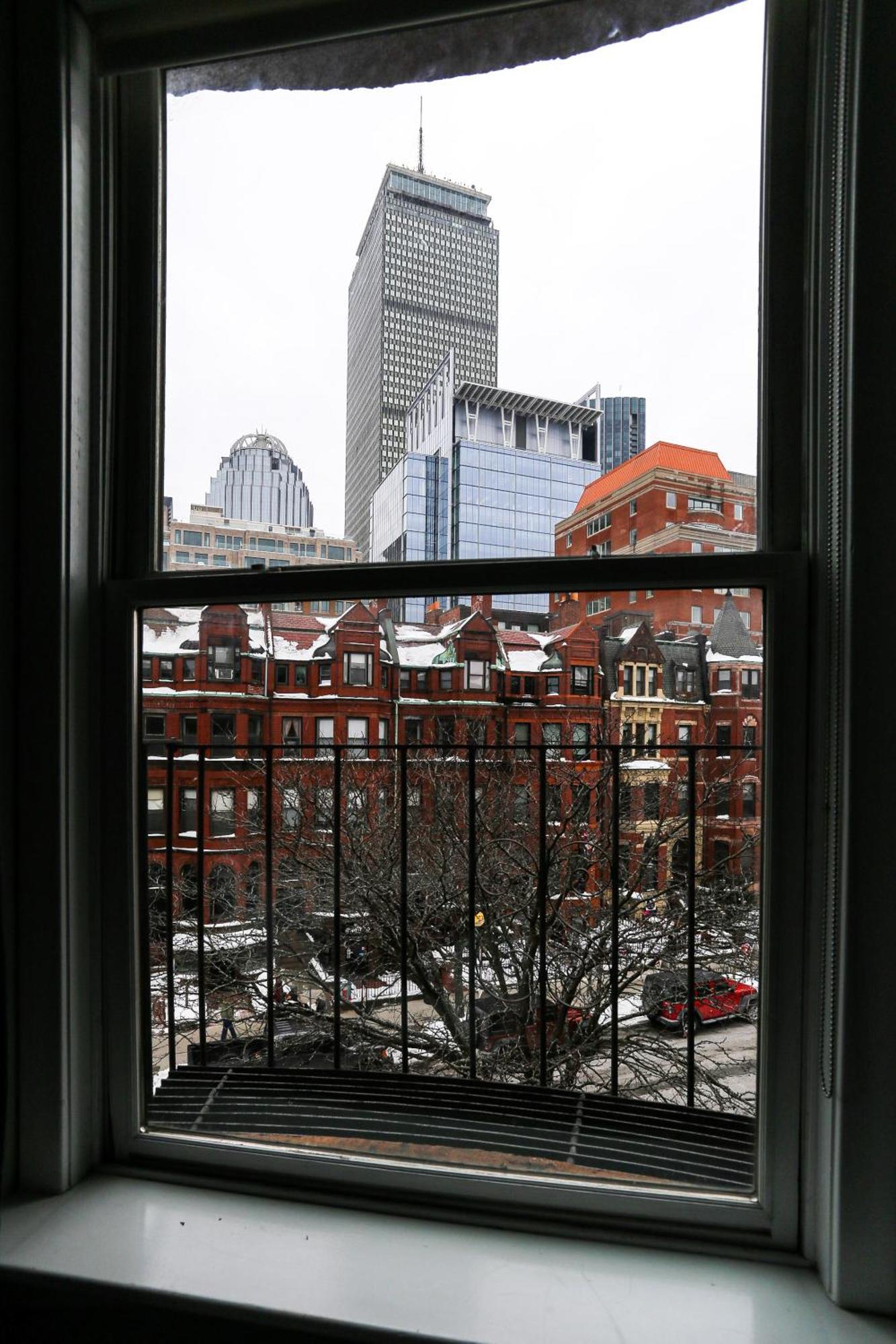 Charming On Boston's Iconic Newbury St. #8 *