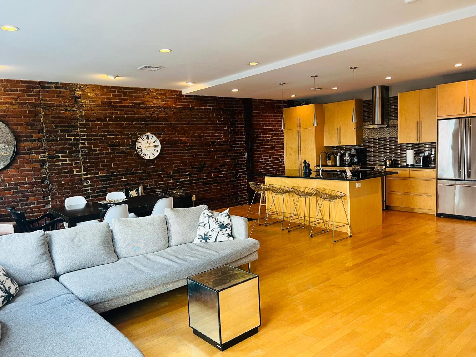 Harbor Views Modern North End Free Parking! Apartment Boston