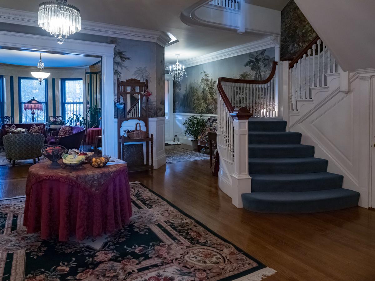 The Gryphon House Bed & Breakfast Boston