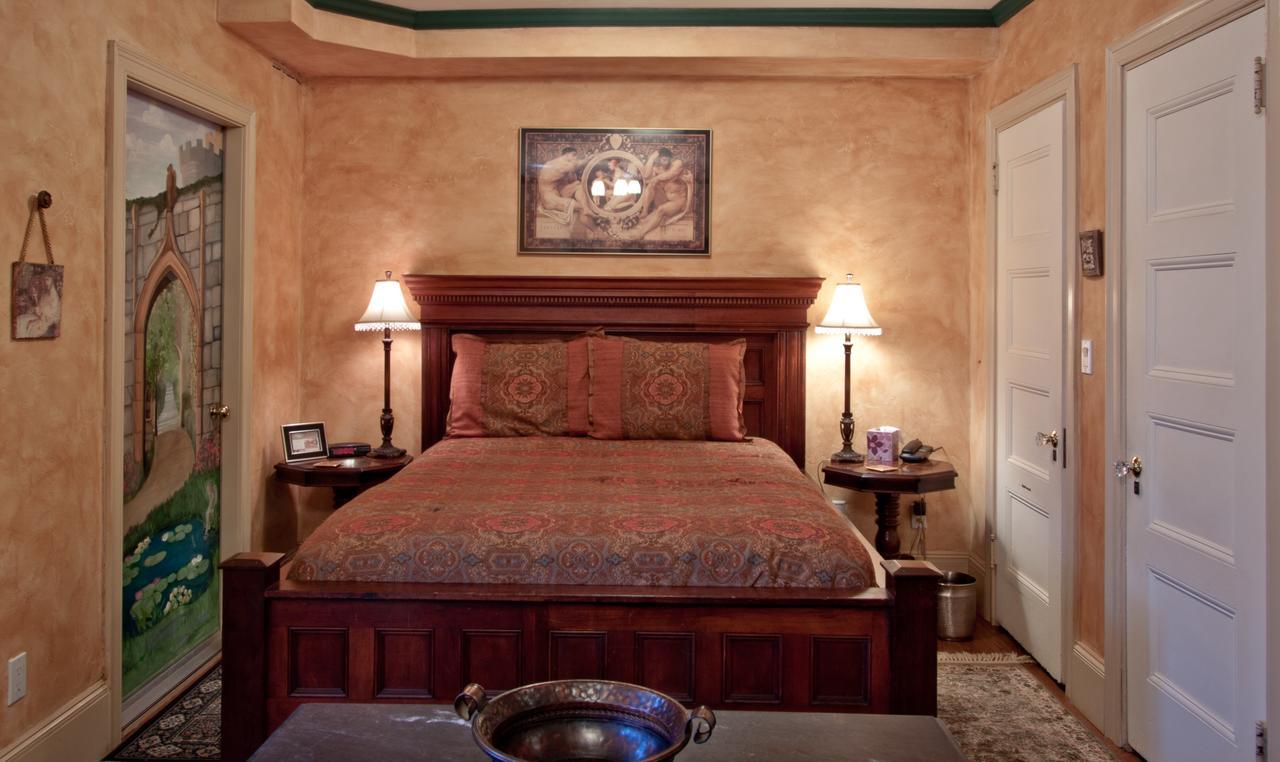 The Gryphon House 3* Boston