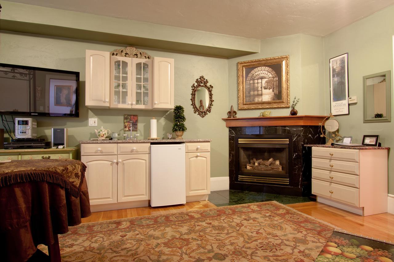 The Gryphon House Bed & Breakfast Boston