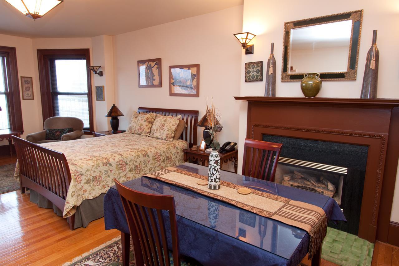 Bed & Breakfast The Gryphon House 3*