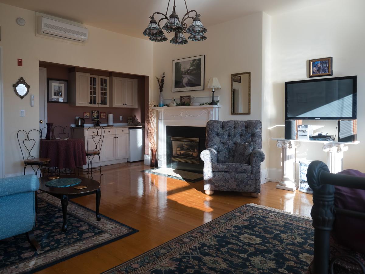 The Gryphon House Bed & Breakfast 3*