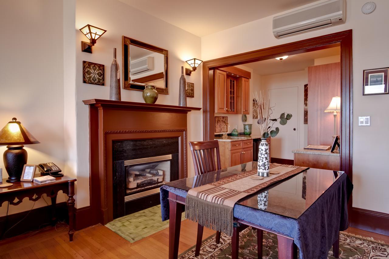 The Gryphon House Bed & Breakfast 3*