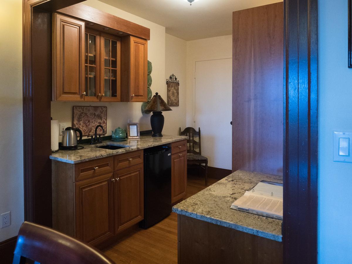 Bed & Breakfast The Gryphon House Boston