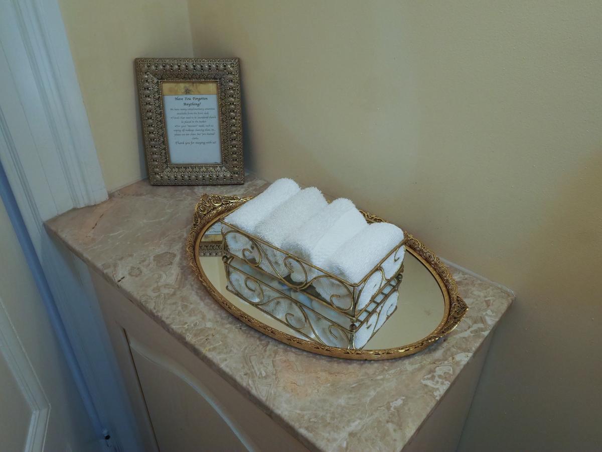 Bed & Breakfast The Gryphon House Boston