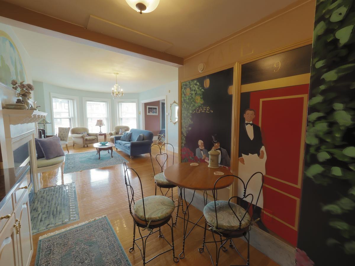 The Gryphon House Bed & Breakfast