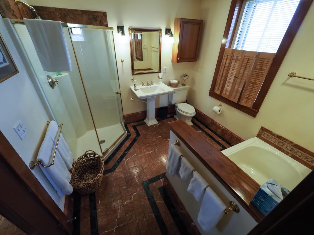 The Gryphon House 3* Boston