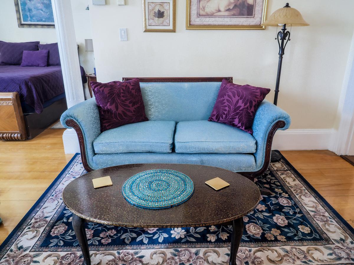 Bed & Breakfast The Gryphon House Boston