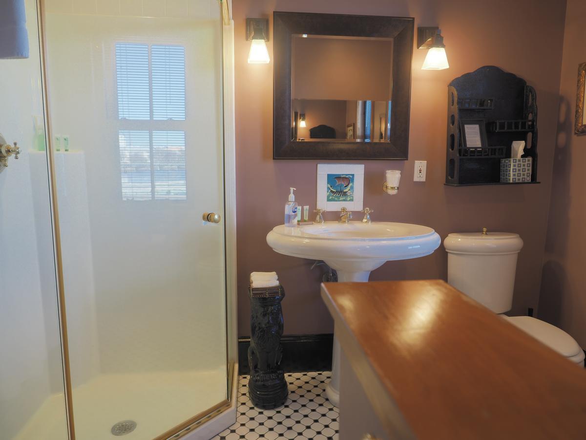 The Gryphon House 3*