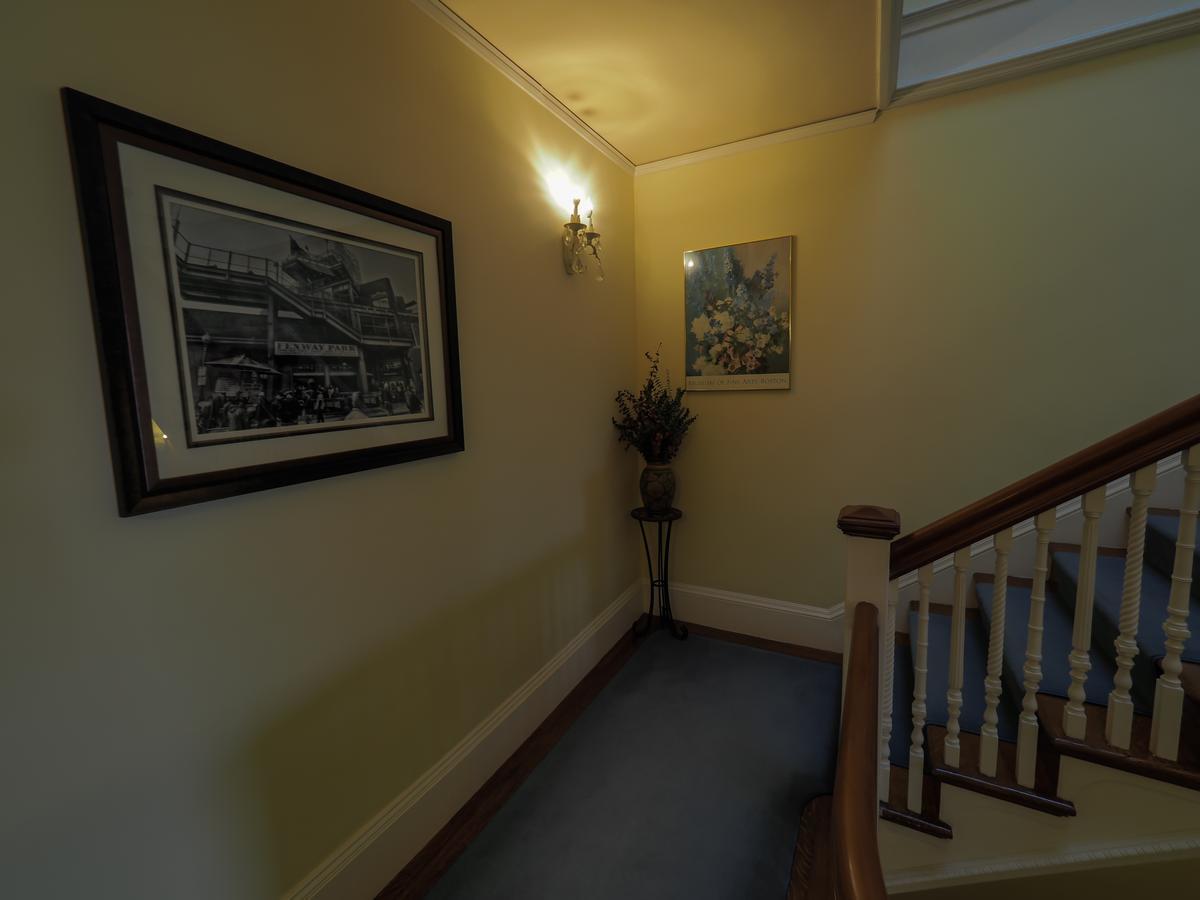 Bed & Breakfast The Gryphon House Boston