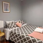 Clean Comfy Centrally Located Private Room