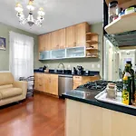Bright & Spacious 2Br Apartment, Mins From Downtown Boston, Parking