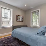 Sunny Convenient Home W/ Private Patio! Easy Walk To Everything!