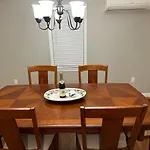Room In Single Family House - Suburban Neighborhood In Boston