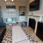1-31 Excellent Location, Walk Everywhere Sleeps 3
