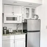 Boston Studio On Newbury W A Shopping Dining Bos-600
