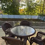 Room In Single Family House - Suburban Neighborhood In Boston