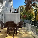 Room In Single Family House - Suburban Neighborhood In Boston