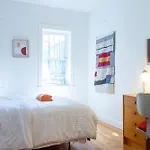 4Br 1,5Bh Sunny Apt In Roxbury