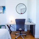 4Br 1,5Bh Sunny Apt In Roxbury