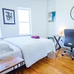 4Br 1,5Bh Sunny Apt In Roxbury