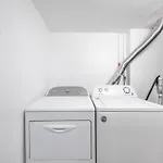 Modern 2 Bed Apt Mins To Fenway 5 Min To Train