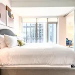 Bright Apt Downtown Seaport