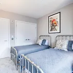 Luxury Apt With Gym In Seaport - Via-1512