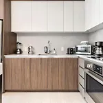 High-End 2Br 2Ba Unit In Seaport