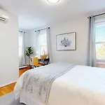 Chic 2Br With Modern Comforts