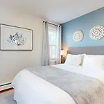 Chic 2Br With Modern Comforts