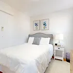 Chic 2Br With Modern Comforts