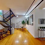 2 Level, 2 Bed With Office In Back Bay