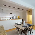 2 Level, 2 Bed With Office In Back Bay