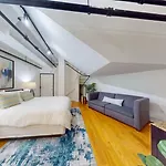 2 Level, 2 Bed With Office In Back Bay