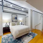 2 Level, 2 Bed With Office In Back Bay