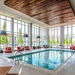 Global Luxury Suites East Boston