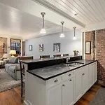 Back Bay Nantucket-Style Pied-A-Terre Off Newbury St