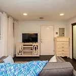 Renovated Studio, Steps To Mgh, Suffolk, Sleeps 4