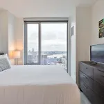 Luxury Apt Downtown-Hub-3201