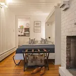 Lovely Studio Next To Prudential & Newbury St
